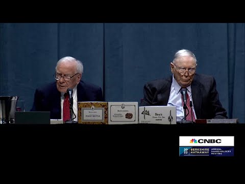 Warren Buffett criticizes Wall Street for turning stock market into ‘a gambling parlor'