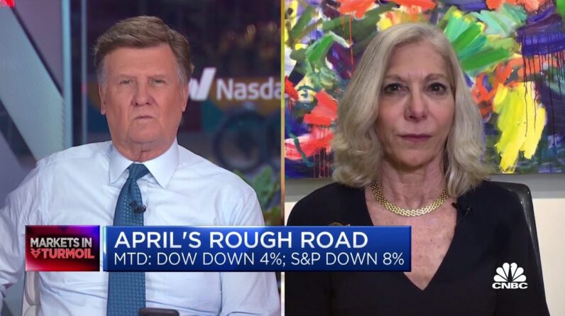 Markets need to see more strong earnings before investors start buying again, says Kari Firestone