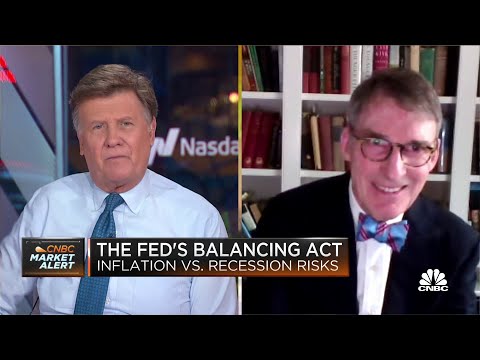 Fed could force 'financial accident' if it quickly lifts interest rates, says Jim Grant