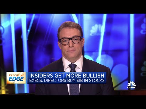 Corporate insiders get more bullish, snap up $1 billion in stocks