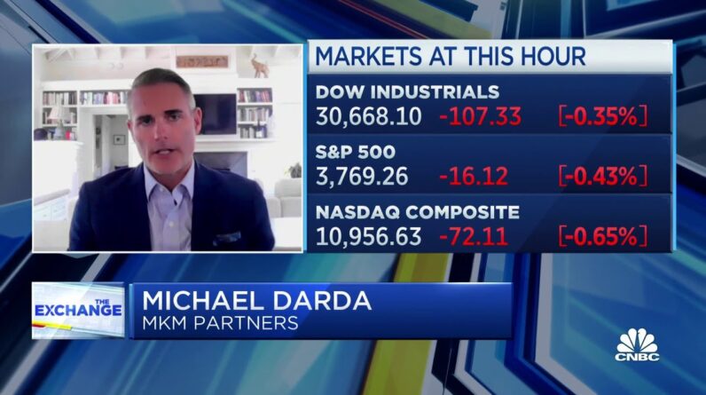 This is not the time to get negative on equities, says MKM's Michael Darda